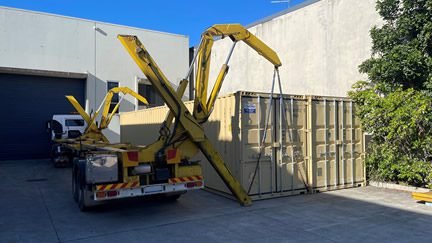 door to door container delivery
