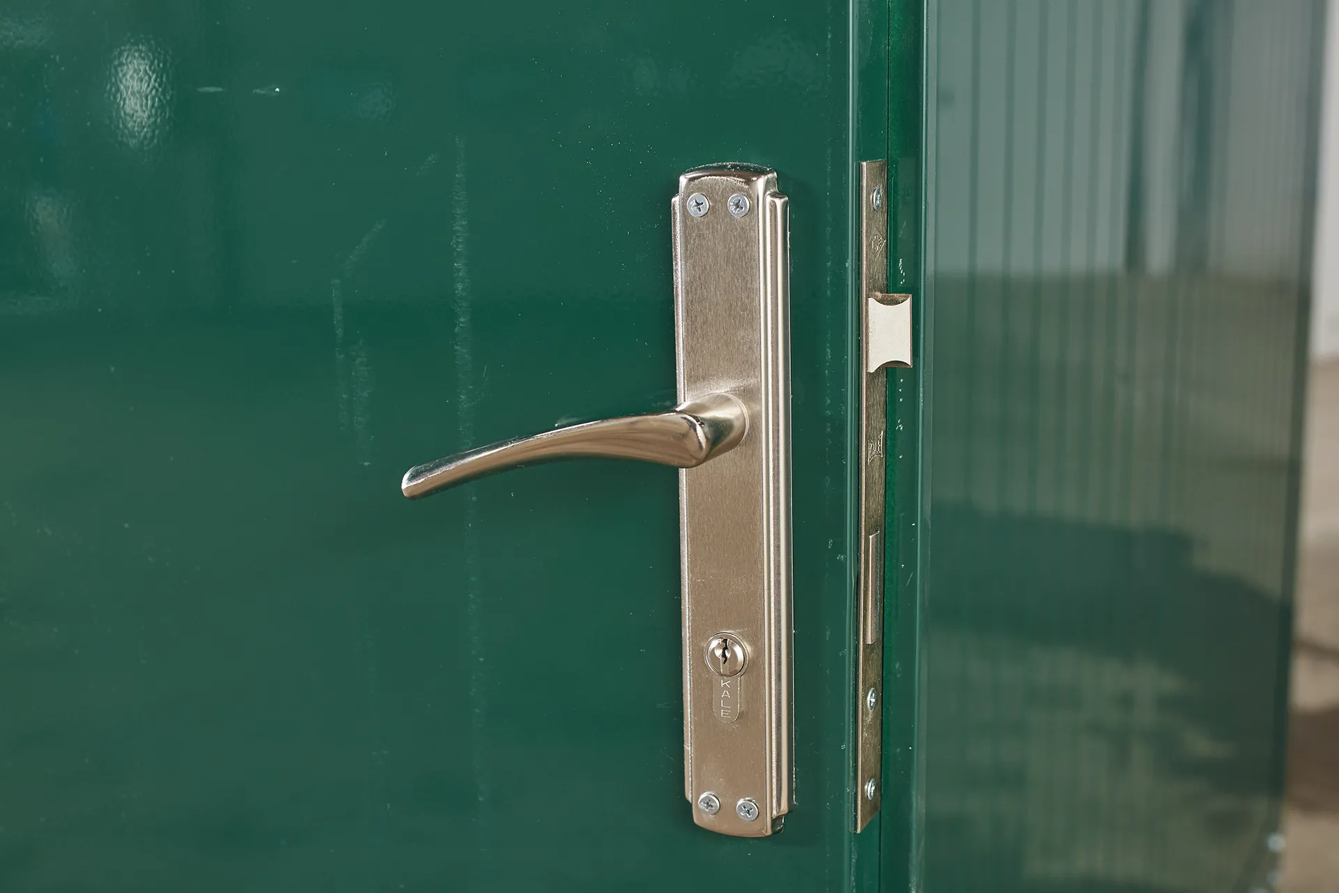 2.3m x 2.3m flat packed office cabin 2.3m x 2.3m flat packed office cabin