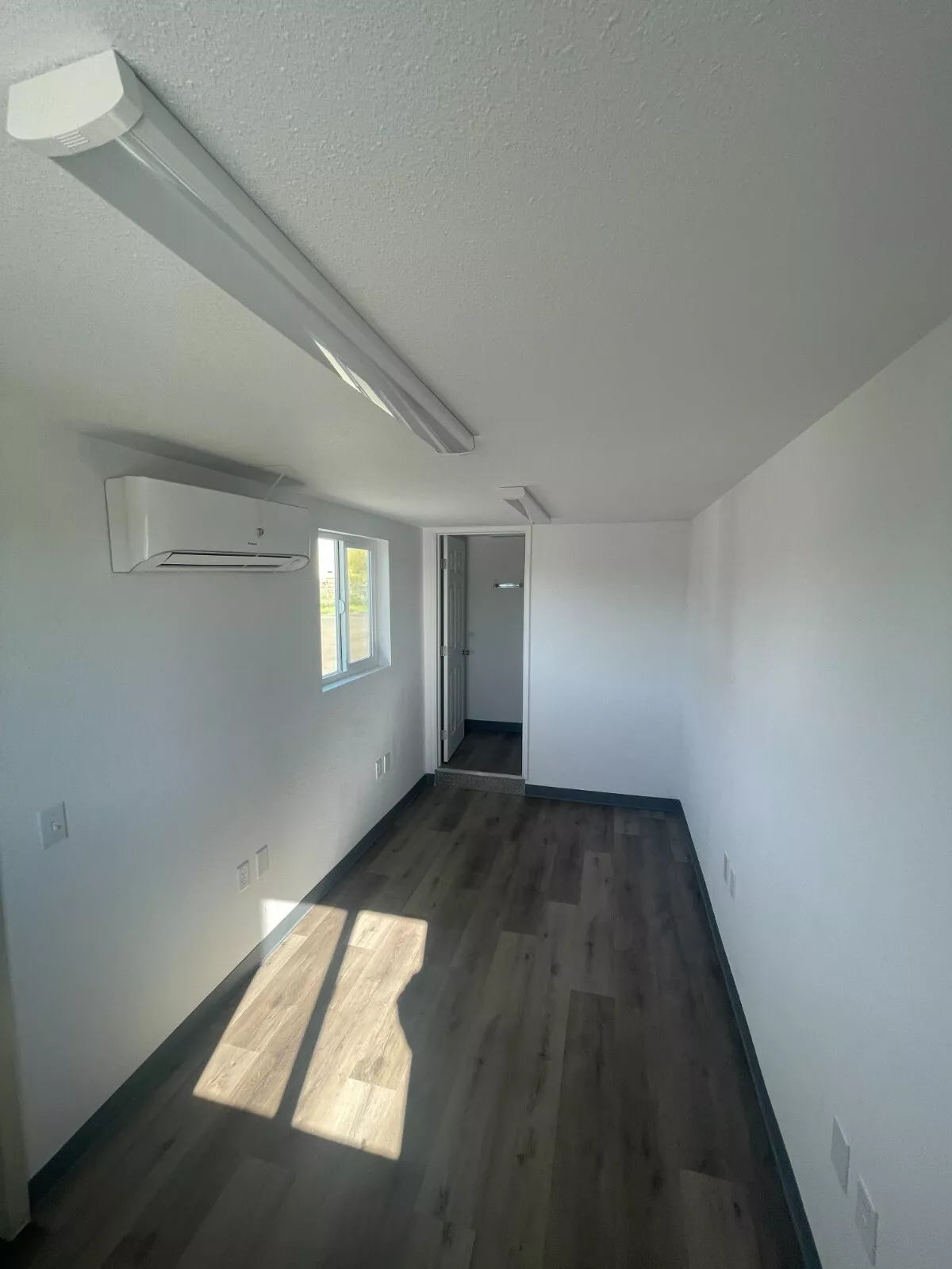 20 foot office in refurbished shipping container 20 foot office in refurbished shipping container