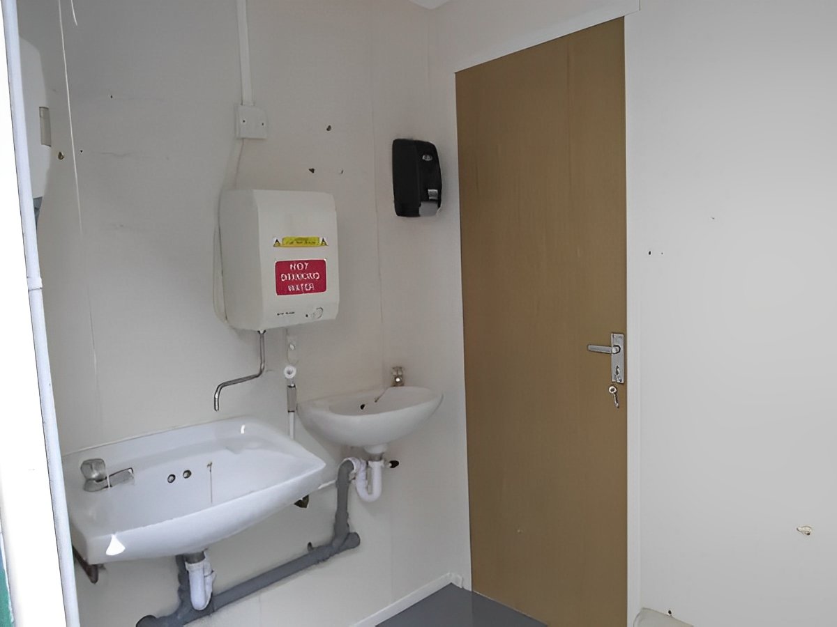 2+1 steel toilet cabin 12ft x 9ft 2+1 steel toilet cabin 12ft x 9ft