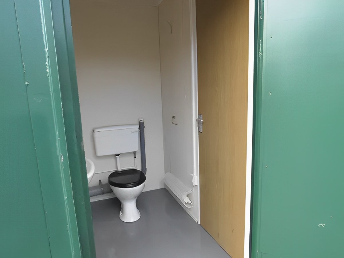 2+1 steel toilet cabin 12ft x 9ft 2+1 steel toilet cabin 12ft x 9ft