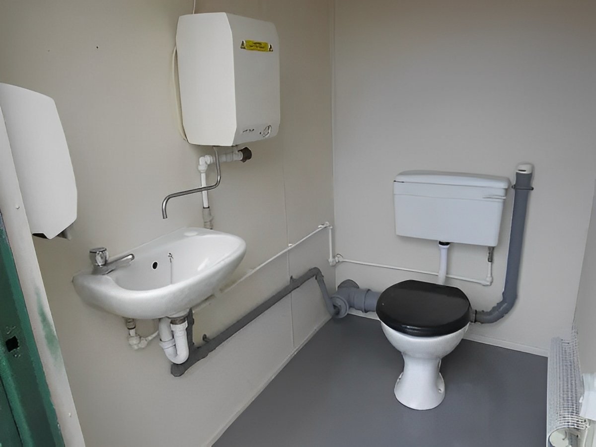 2+1 steel toilet cabin 12ft x 9ft 2+1 steel toilet cabin 12ft x 9ft